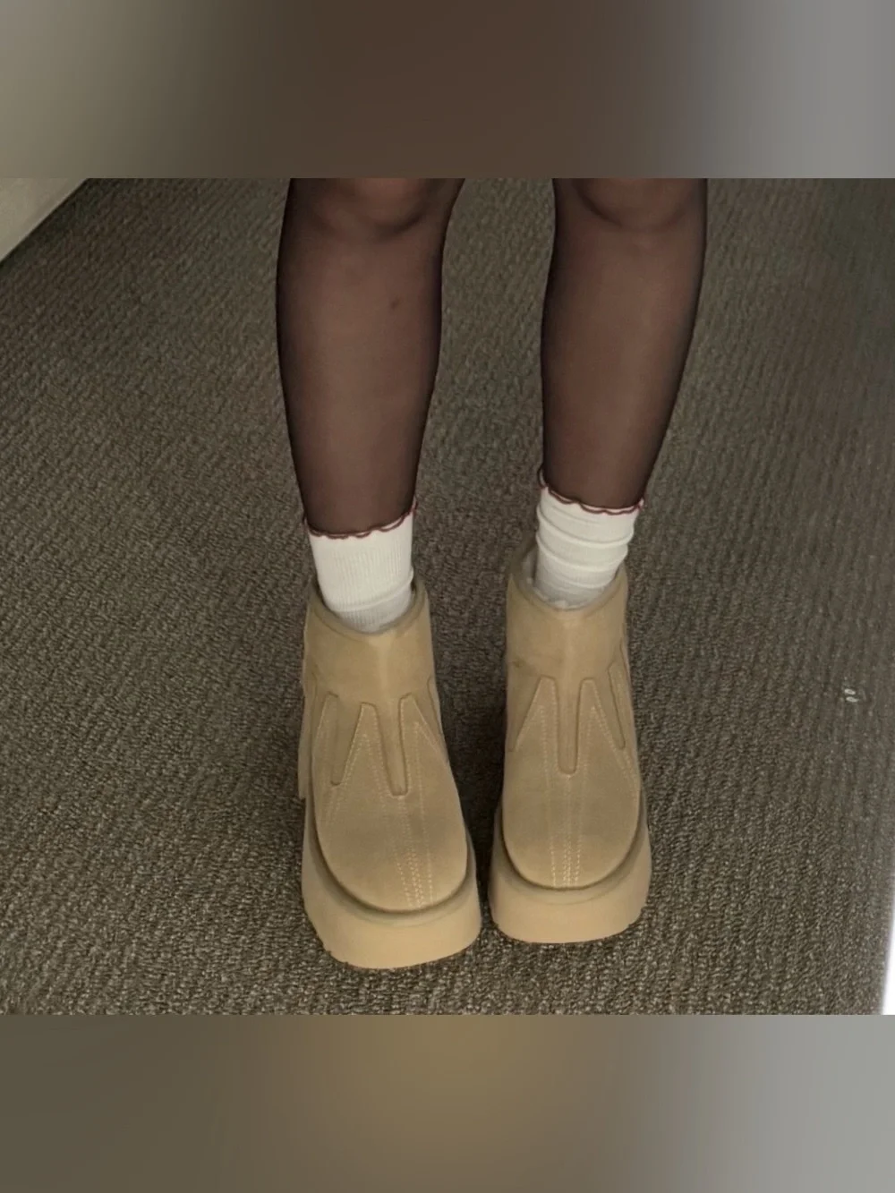 UGG Women's Ultra Mini Heights Sunwave Size US 8